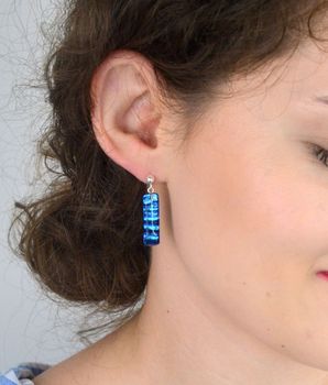 Kolczyki damskie Murano 56-KOL – srebro próby 925 i szkło Murano w granatowym kolorze. Długość 3,0 cm, szerokość 7 mm, waga 5,00 g. Unikalny styl, klasyczne zapięcie na sztyft (1).JPG